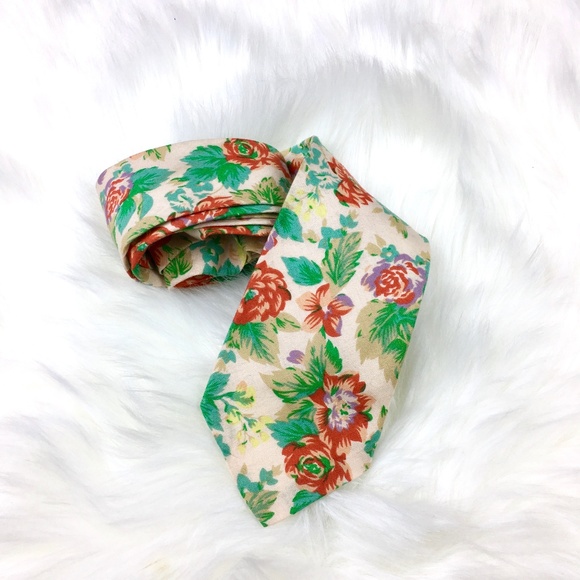 Vintage Other - Vintage Red and Cream Floral Tie